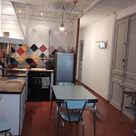 T3 - Metro Chartreux 10alt Apartment