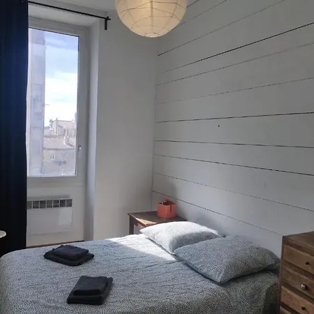 T3 - Metro Chartreux 10alt Apartment